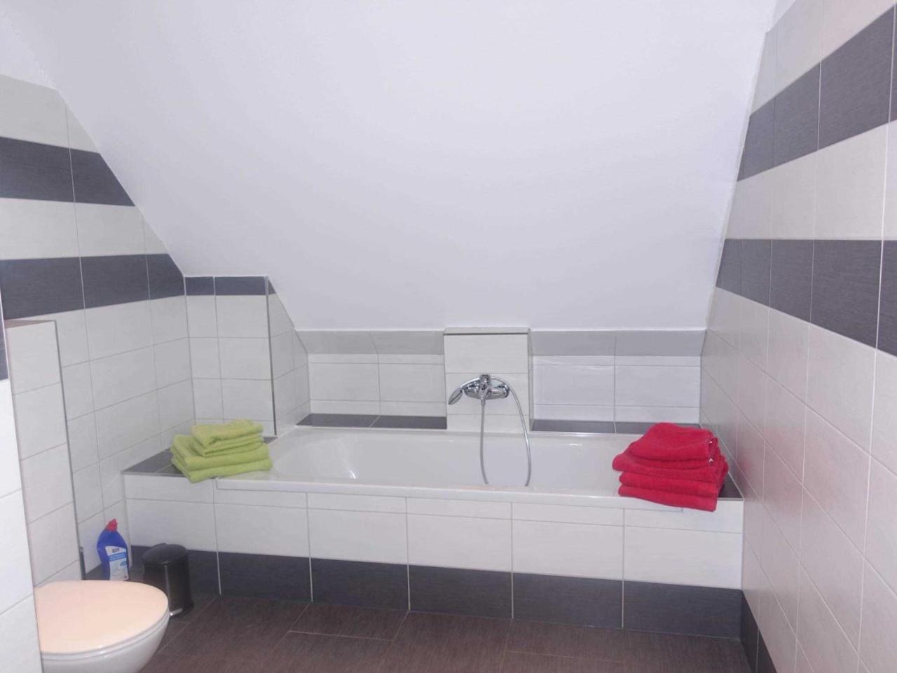 Hasselberg  Ferienwohnung Regenbogenhaus מראה חיצוני תמונה