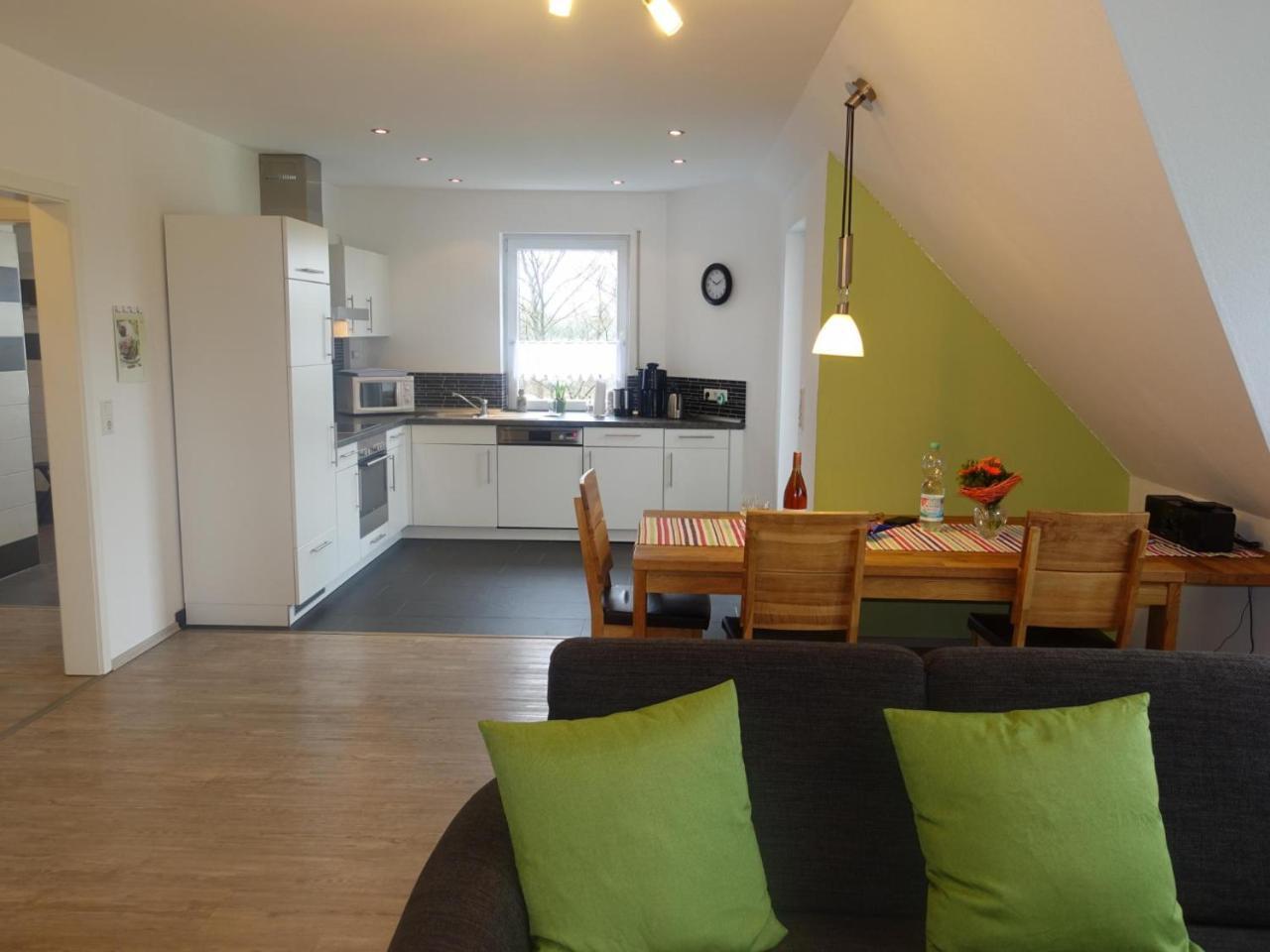Hasselberg  Ferienwohnung Regenbogenhaus מראה חיצוני תמונה